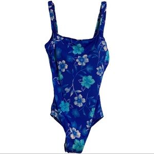 Lands’ End Women's Scoop Neck Soft Cup One Piece Swimsuit, Size 12